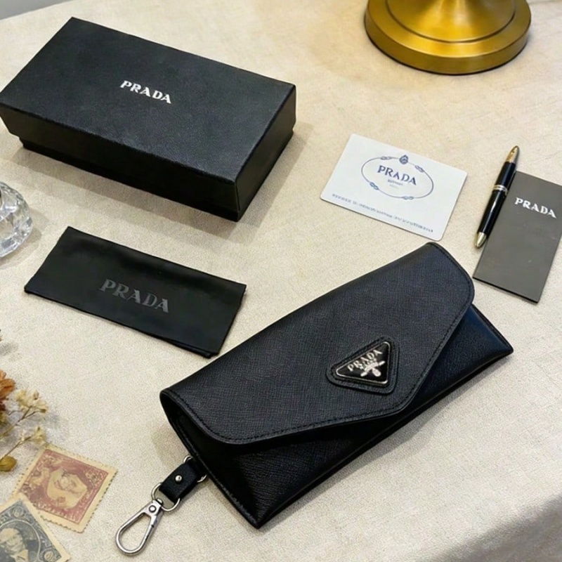 Luxury Bags Logo - Custodia per Occhiali Prada in Pelle