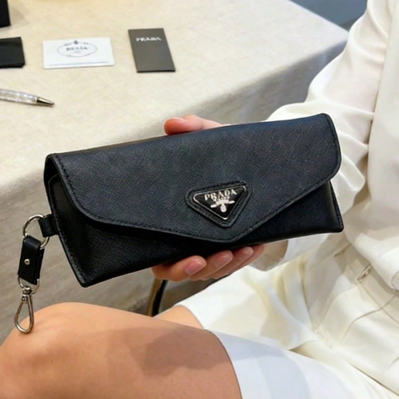 Custodia per Occhiali Prada in - Luxury Bags Logo recensione e prezzo