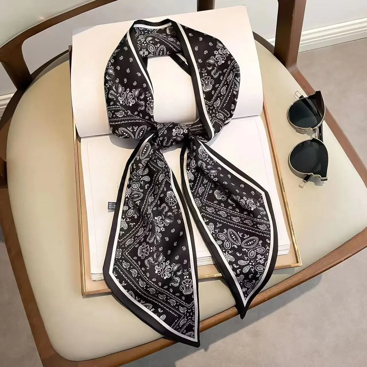 Sciarpa Skinny Stampata di Des - Luxury Bags Sales recensione e prezzo