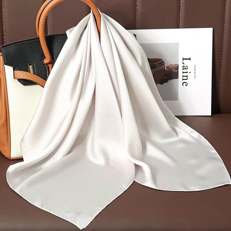 Sciarpa quadrata di seta tinta - Luxury Bags Online recensione e prezzo