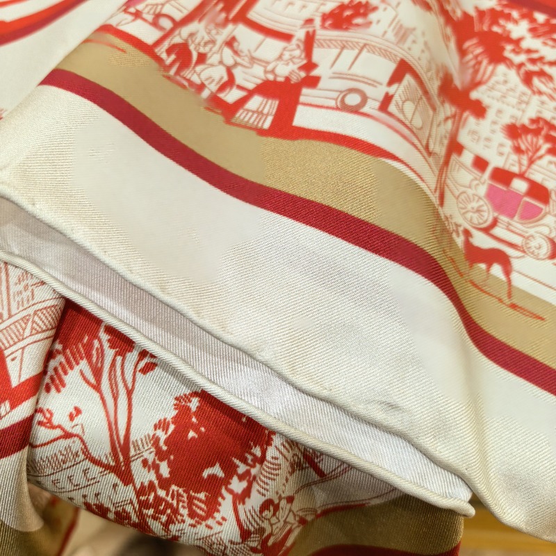 Foulard Quadrato di Lusso 100% - Luxury Bags Online recensione e prezzo