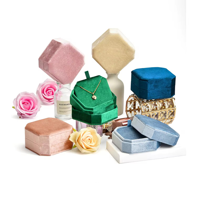 Portagioie per collana in vell - Luxury Bags List recensione e prezzo