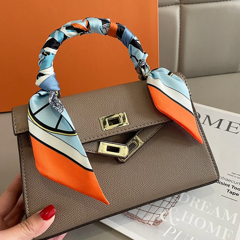 Sciarpa con tracolla stampata  - Luxury Bags Sales recensione e prezzo