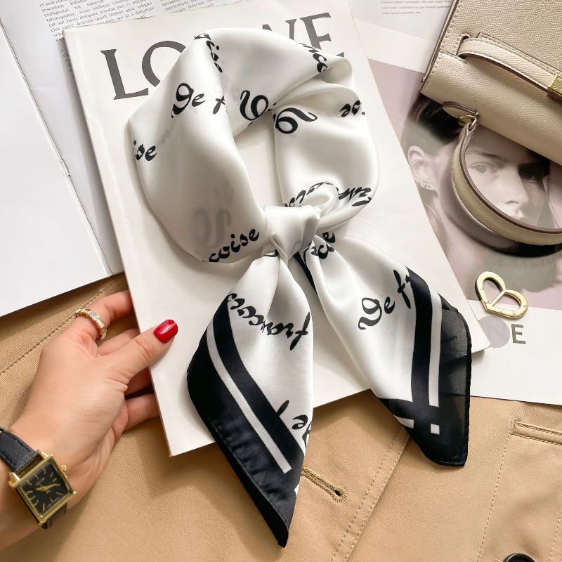 Foulard Quadrato di Lusso in S - Luxury Bags Online recensione e prezzo